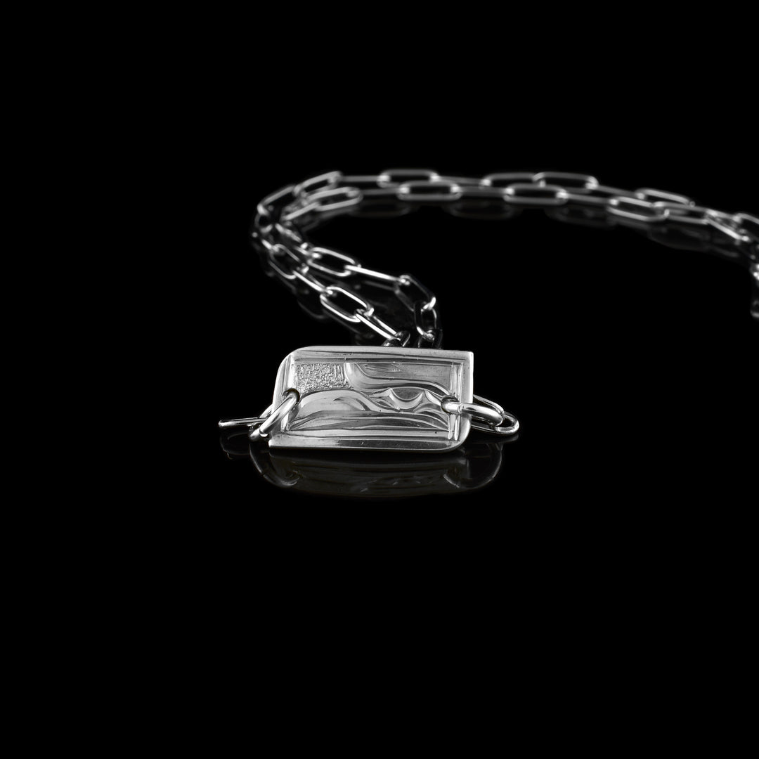raven chain necklace handcrafted in sterling silver, featuring a finely engraved pendant that captures the features of the ravens head.