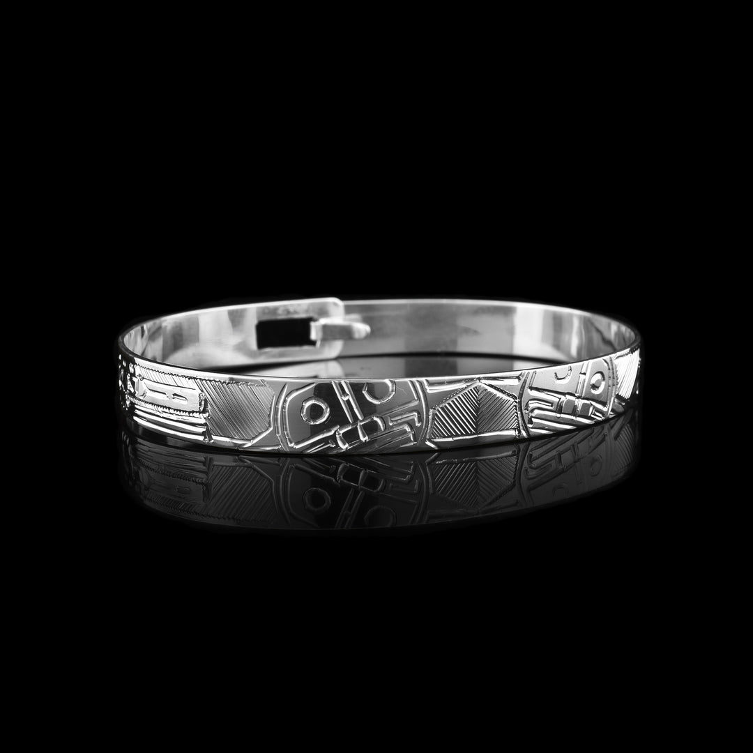 This small bangle bracelet depicts the legends on the raven, hummingbird and sun carved onto the surface of the bangle bracelet. 