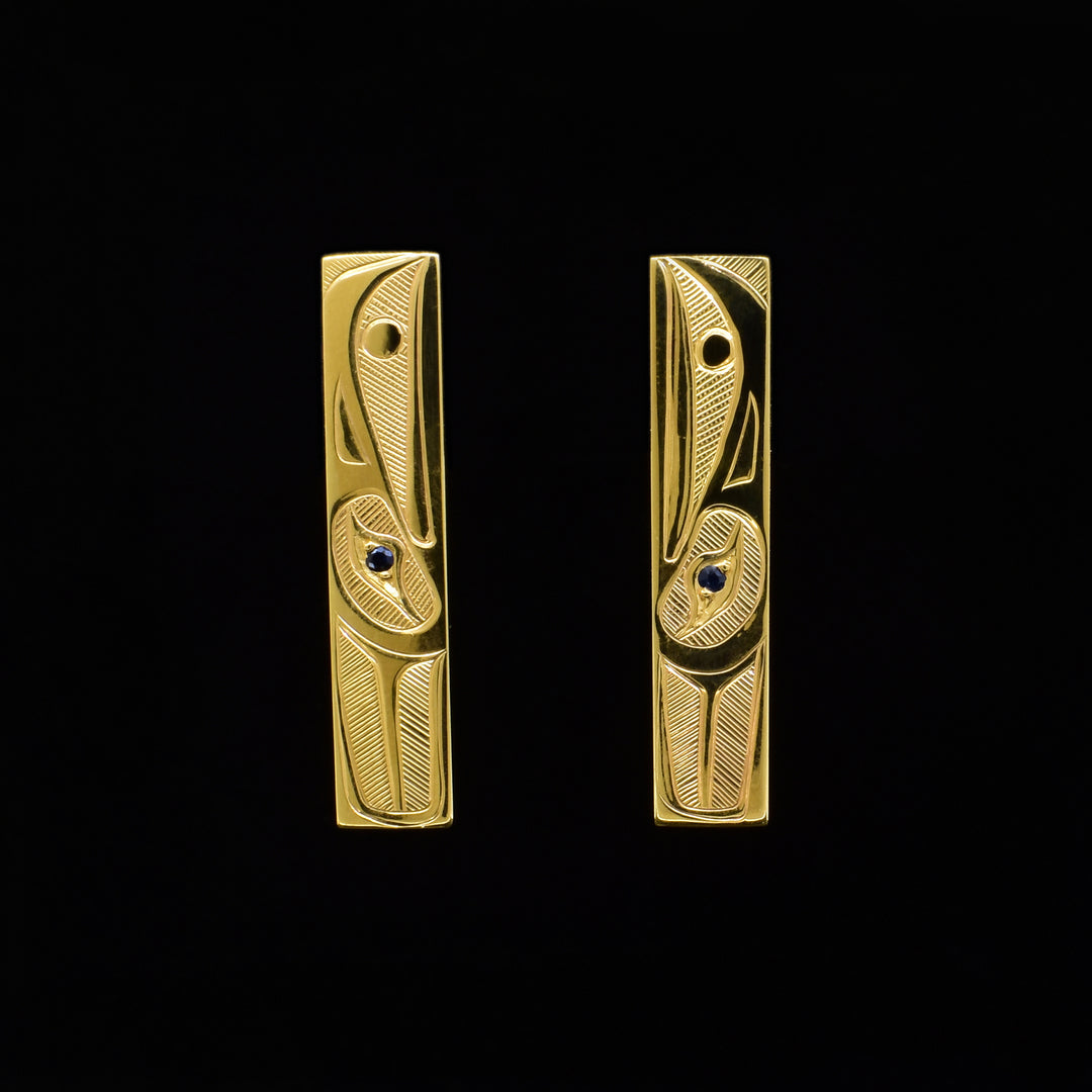 Each earring has the side-view of a raven’s head carved into it. There is a ball in both beaks and both eyes have a faceted sapphire.