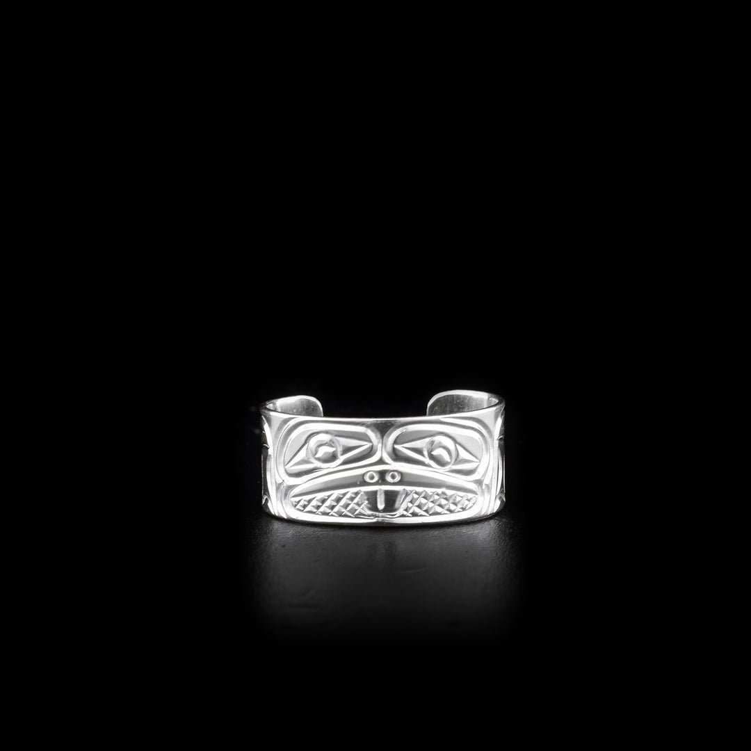 This sterling silver toe ring has a cuff band with a gap in the back. There is a depiction of the Beaver that has been carved into the surface of the band.