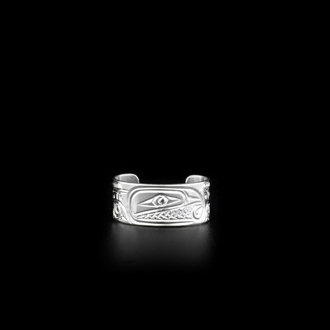 This sterling silver toe ring has a cuff band with a gap in the back. There is a depiction of a butterfly that has been carved into the surface of the band.
