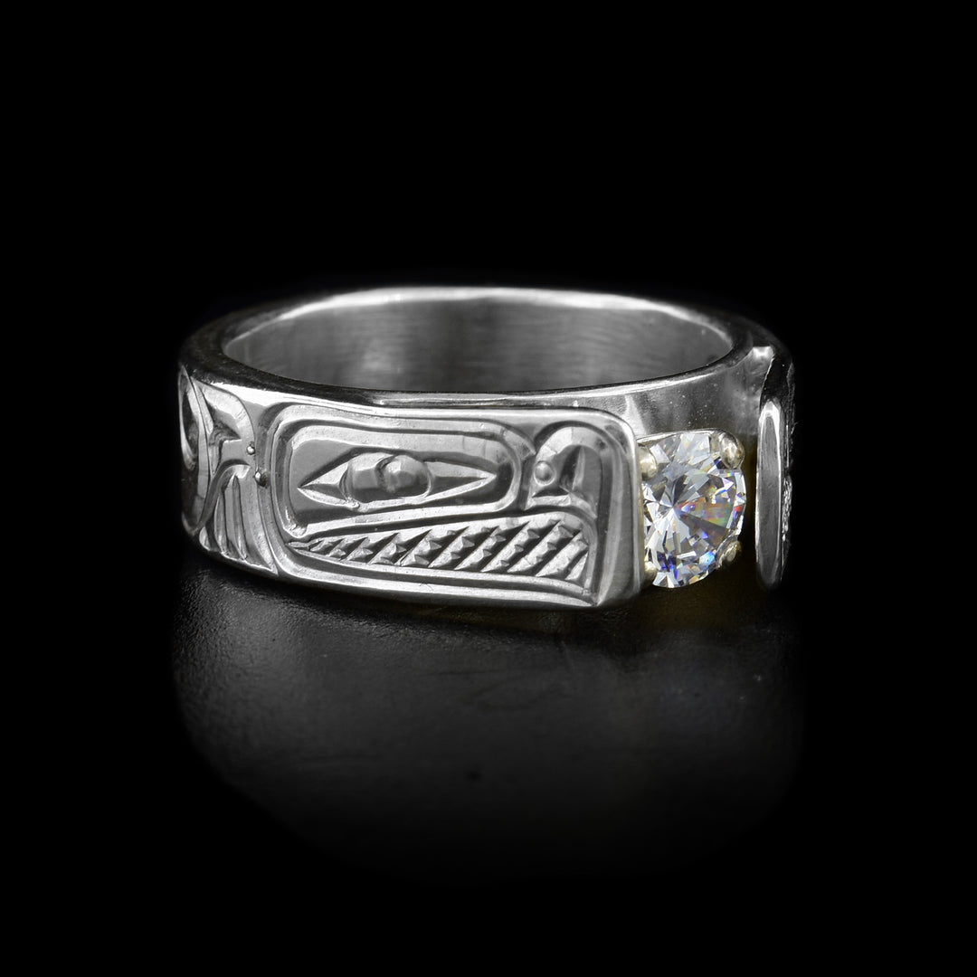 This sterling silver ring has the Eagle engraved on it. In the middle, there is a cubic ziconia stone.