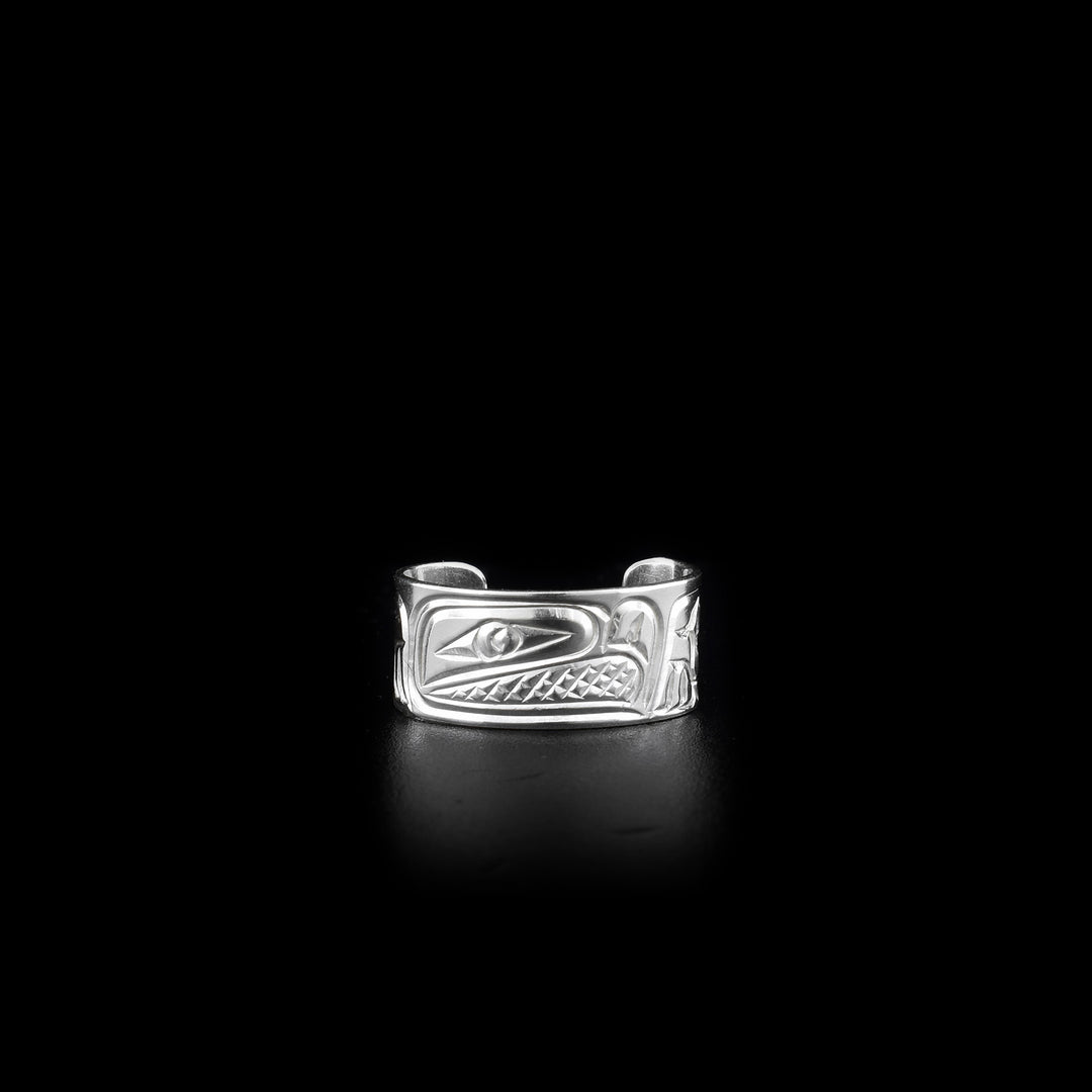 This sterling silver toe ring has a cuff band with a gap in the back. There is a depiction of the Eagle that has been carved into the surface of the band.
