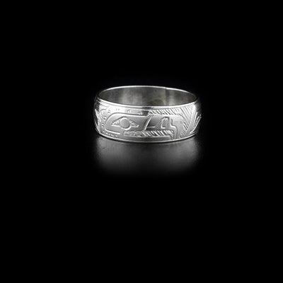 Sterling silver ring depicting an eagle with a 0.3” wide band.