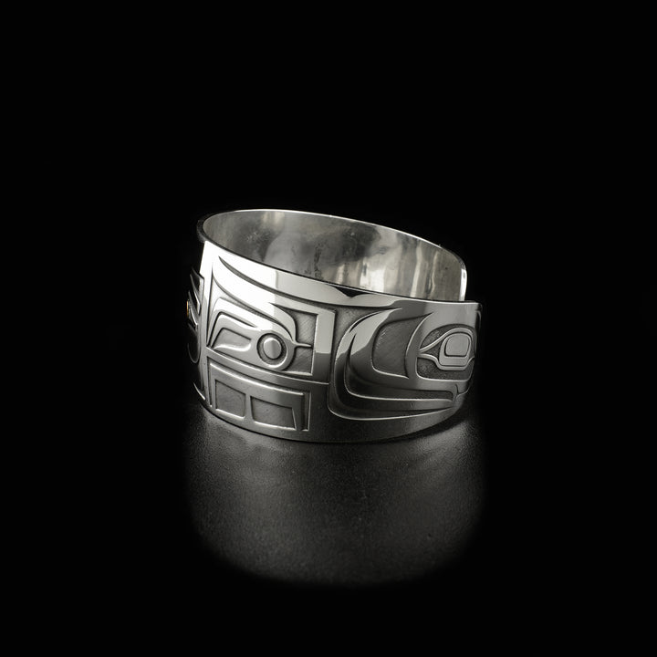 Left side of bracelet depicting 3D designs.