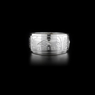Sterling silver ring depicting an orca with a 0.5” wide band.