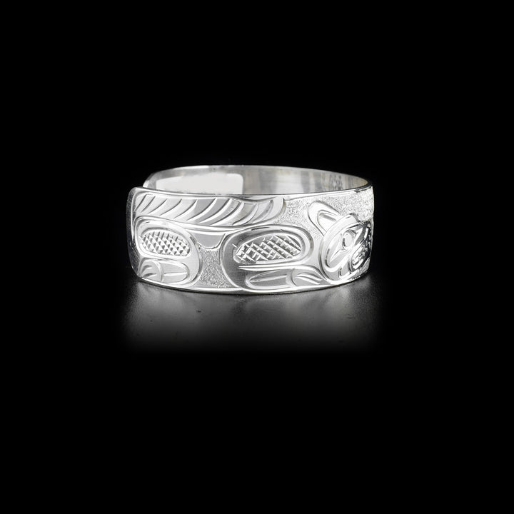 Right side of cuff featuring one of the wolves.