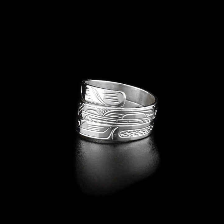 Side view of ring showing wolf’s face.