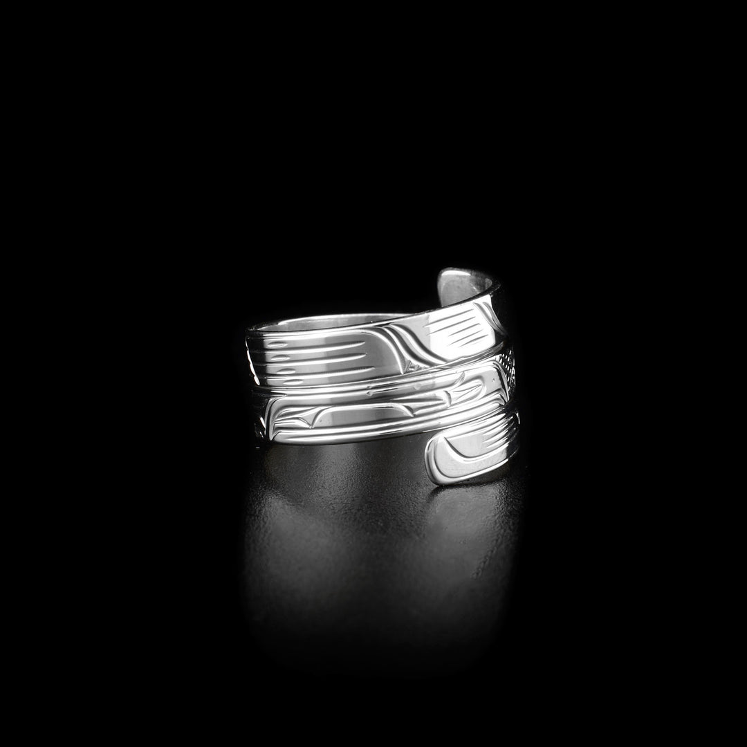 Side view of ring showing raven’s face.