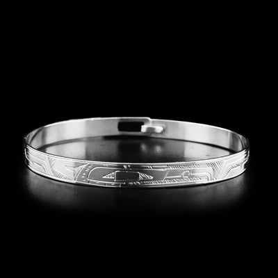 This sterling silver bracelet depicts the face of the Eagle at the front, and the body of the Eagle around the rest of the bracelet. There is a clasp in the back.