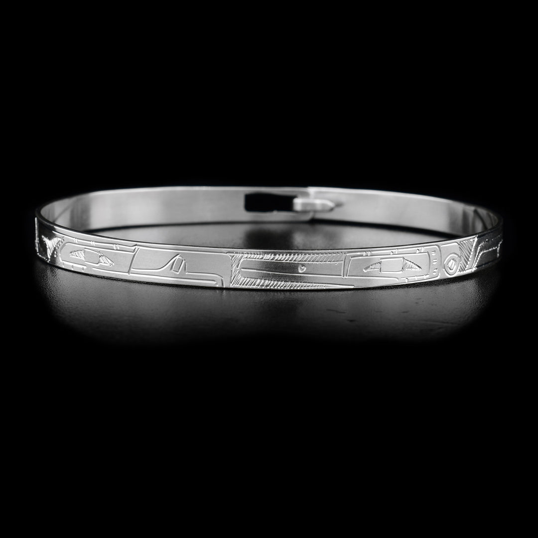 This sterling silver Hummingbird bracelet depicts the heads of the Hummingbird and the Eagle facing each other. There is a clasp on the back. 