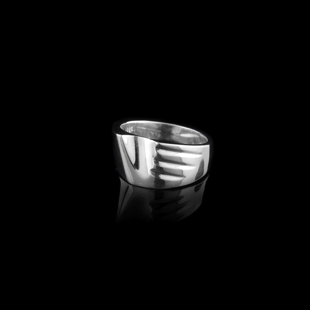 Ring gets wider on the right. Smooth indent on the farthest right side, next to it are three smooth hatch marks, one on top of the other.