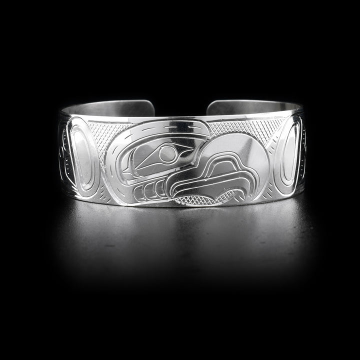 The Eagle bracelet has a wide, sterling silver band with a gap in the back. There is a depiction of the Eagle carved into the surface of the band. The head of the legend is placed in the center of the piece.