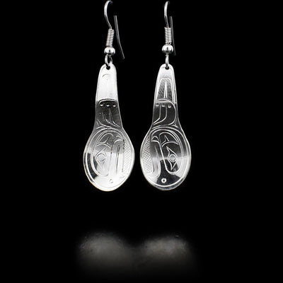 These sterling silver earrings have the shape of a spoon and depict the face of the Eagle. They have hooks.