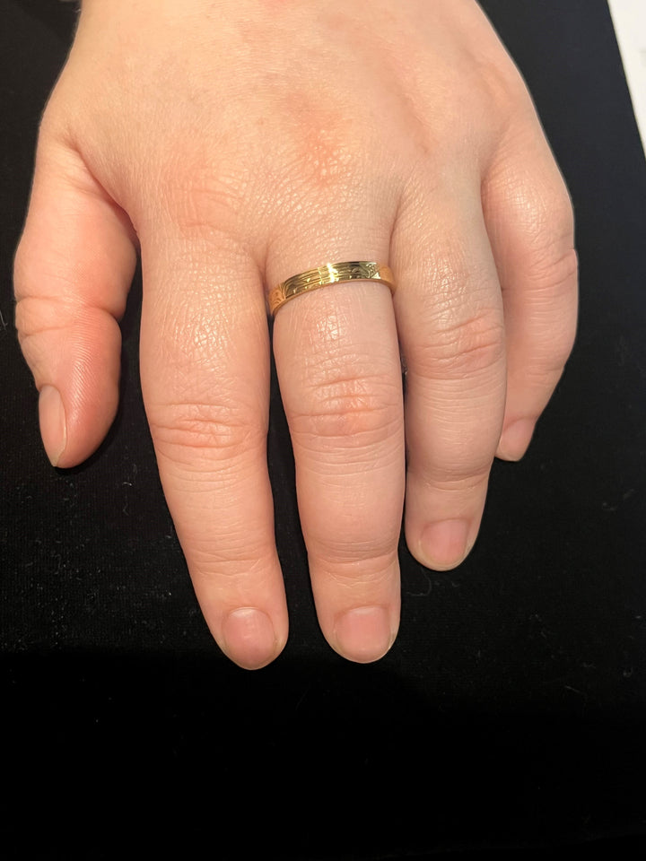 14k Gold Dainty Orca Ring - Artina's Jewellery