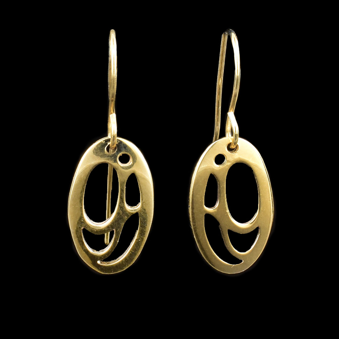 These gold fill dangle earrings are made from sterling silver and 14K gold. The earrings are entirely coloured gold. The hangs are oval shaped and there are cutouts in them that depict an egg from the Salmon.