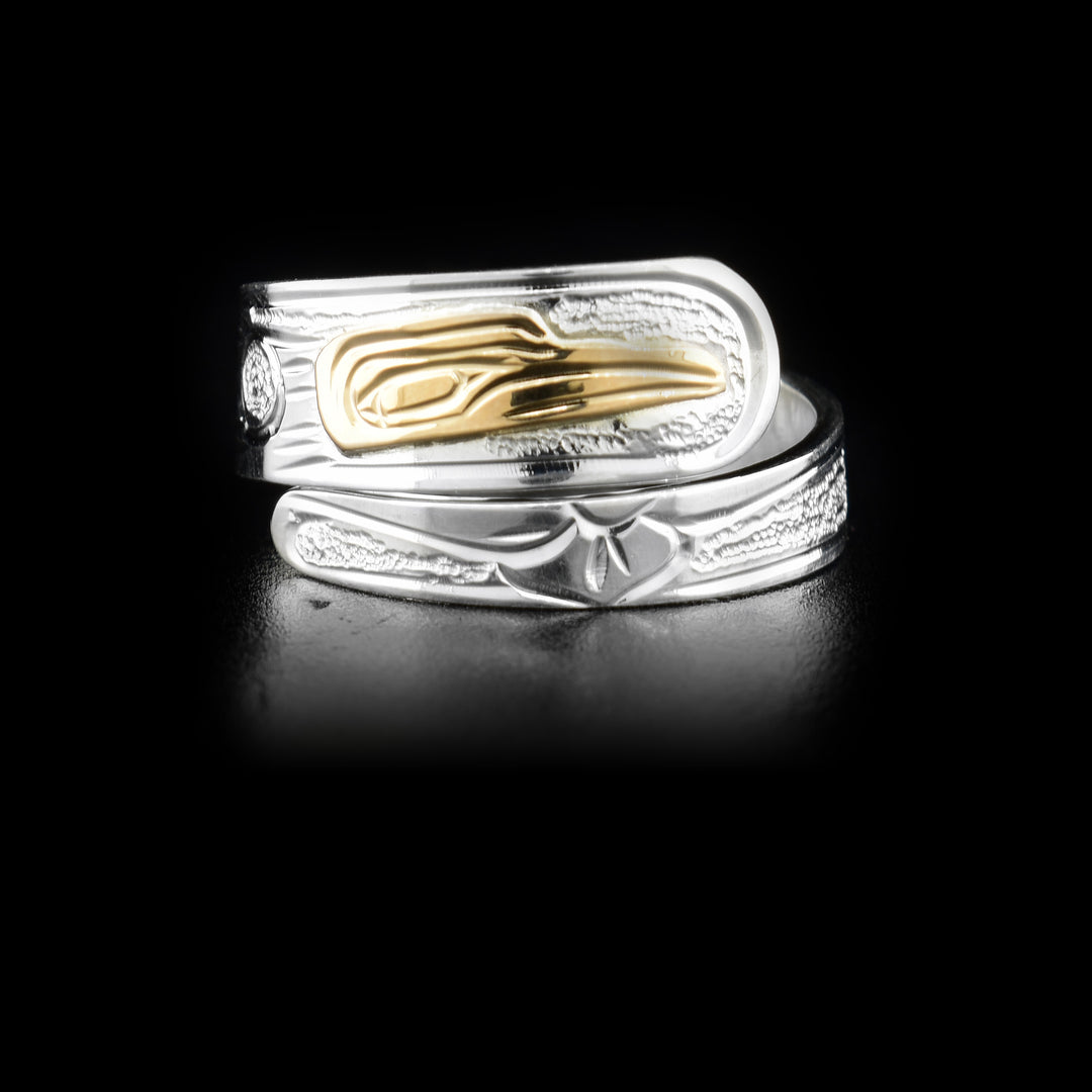 This tapered, wrap around ring has a depiction of the Hummingbird carved into it. The head of the Hummingbird is made from 14K gold.