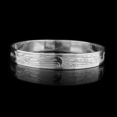 This Bear and Eagle bracelet has a single, thin band that wraps around the wrist. There are carvings across the surface of the band depicting the Bear and the Eagle.