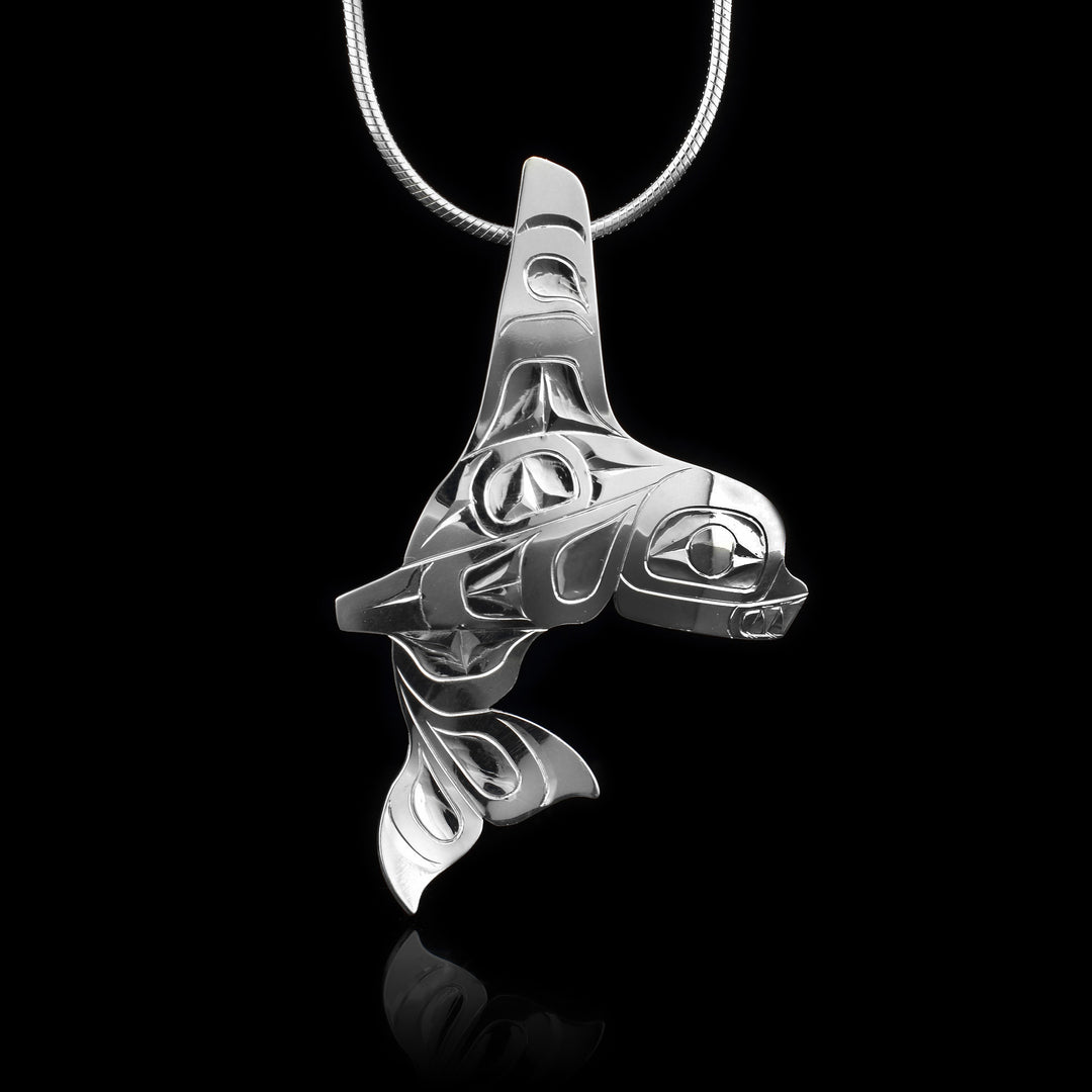 This swimming orca pendant is made with sterling silver. 