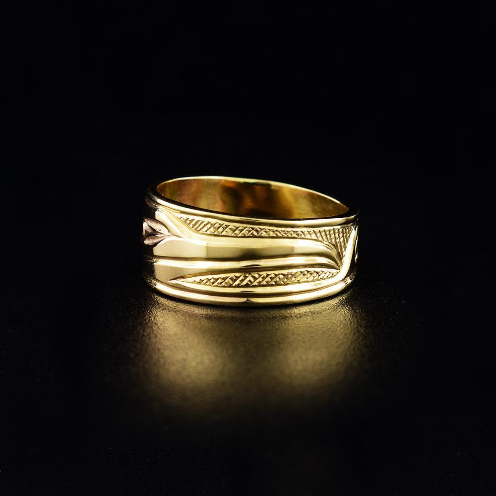 This Hummingbird ring is made from 14K gold and has a single, wide band that tapers slightly in the back. There are carvings on the surface of this solid gold ring that depict the Hummingbird.