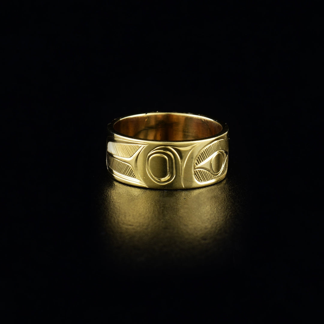 Hummingbird ring hand-carved by Haisla artist Hollie Bartlett. Made from 14K gold. 1/4" wide.