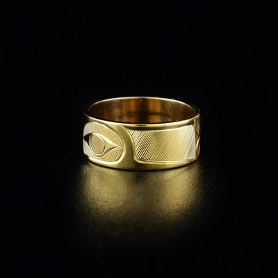 Hummingbird ring hand-carved by Haisla artist Hollie Bartlett. Made from 14K gold. 1/4" wide.