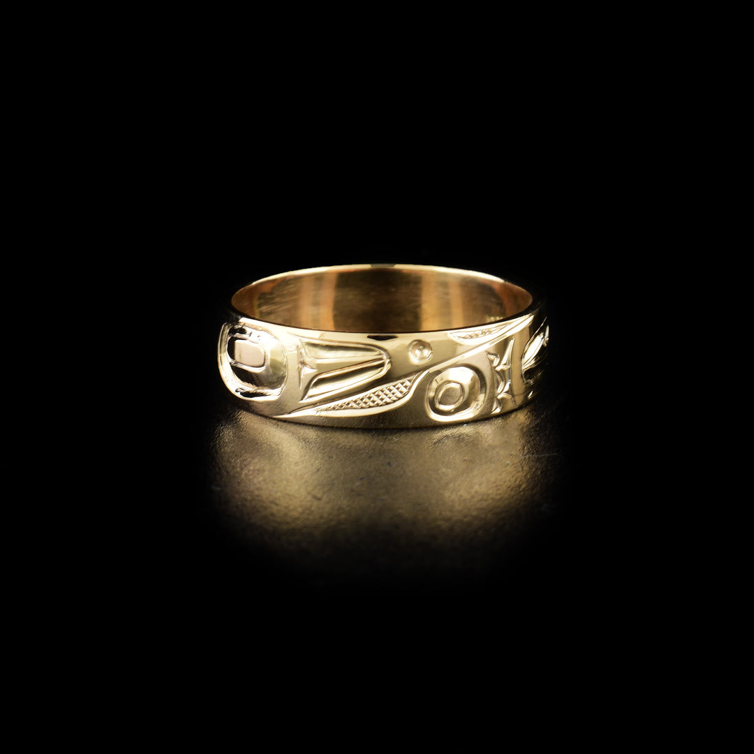 Dazzling raven ring hand-carved by Indigenous artist Ivan Thomas. Made of 14K gold. Band has width of 0.25". Size 10.5.