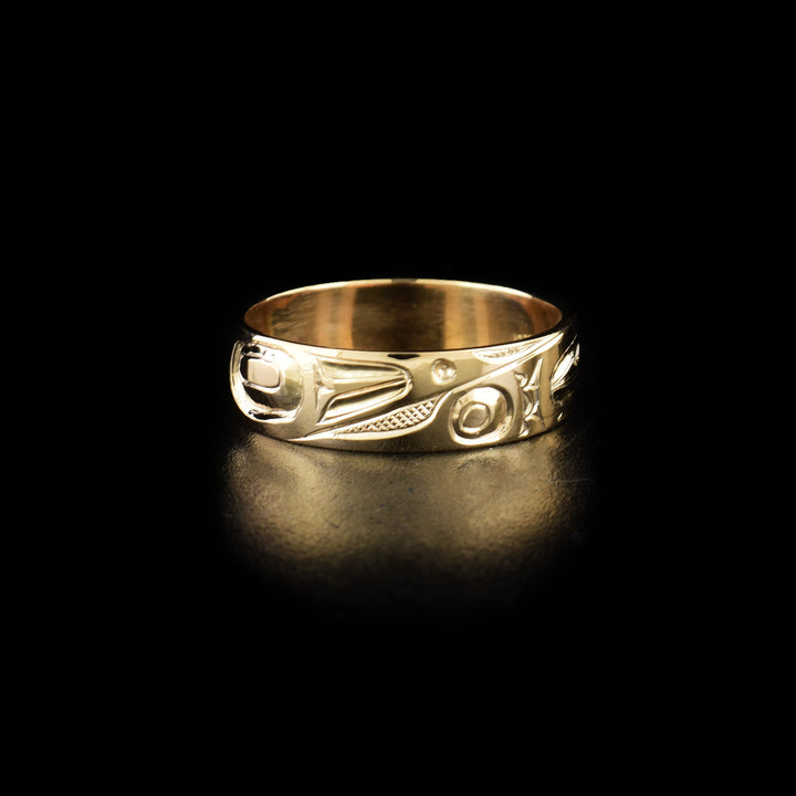 Dazzling raven ring hand-carved by Indigenous artist Ivan Thomas. Made of 14K gold. Band has width of 0.25". Size 10.5.