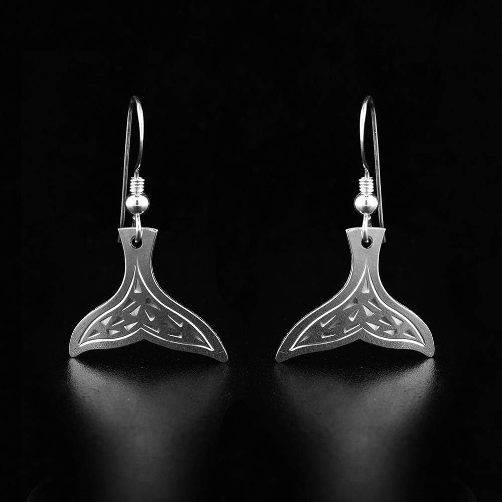 These dangling whale tail earrings are made from sterling silver and have hangs shaped like whale tails. There are designs that have been carved onto the surface of the hangs.