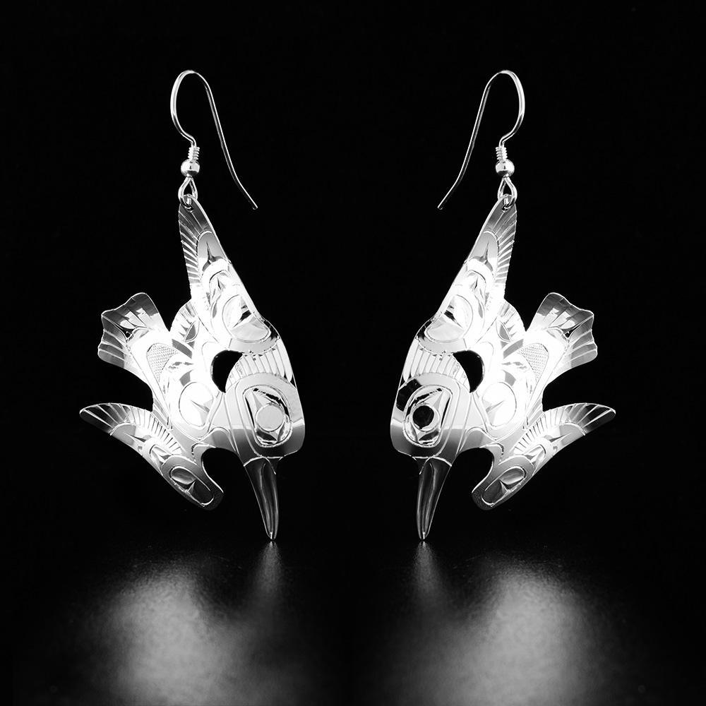 These dangling Kingfisher earrings are made from sterling silver and have Kingfisher shaped hangs. There are cutout designs and carvings on the surface of the hangs depicting the Kingfisher.