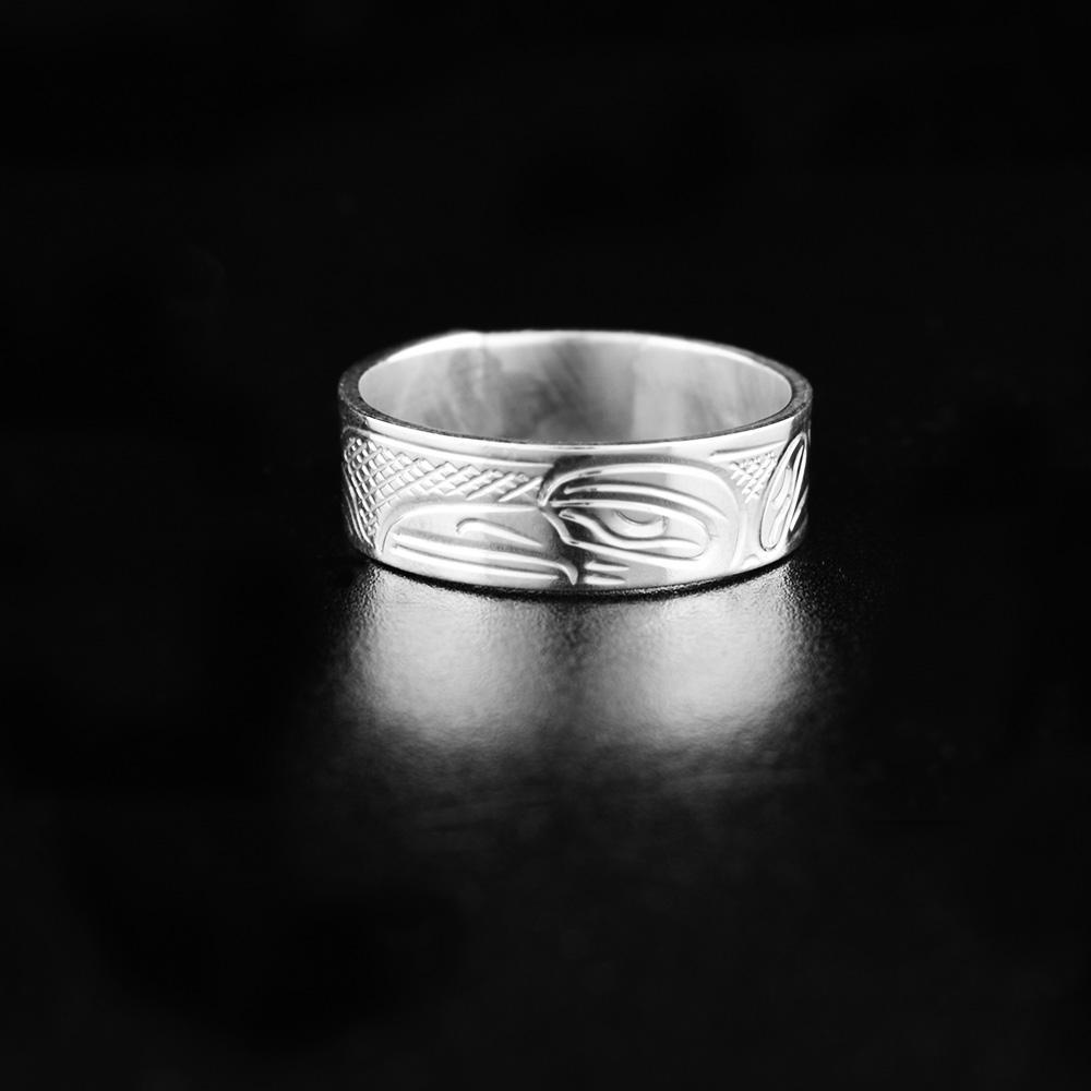 This Raven ring is made from sterling silver and has a single band with a depiction of the Raven carved into the surface of it.