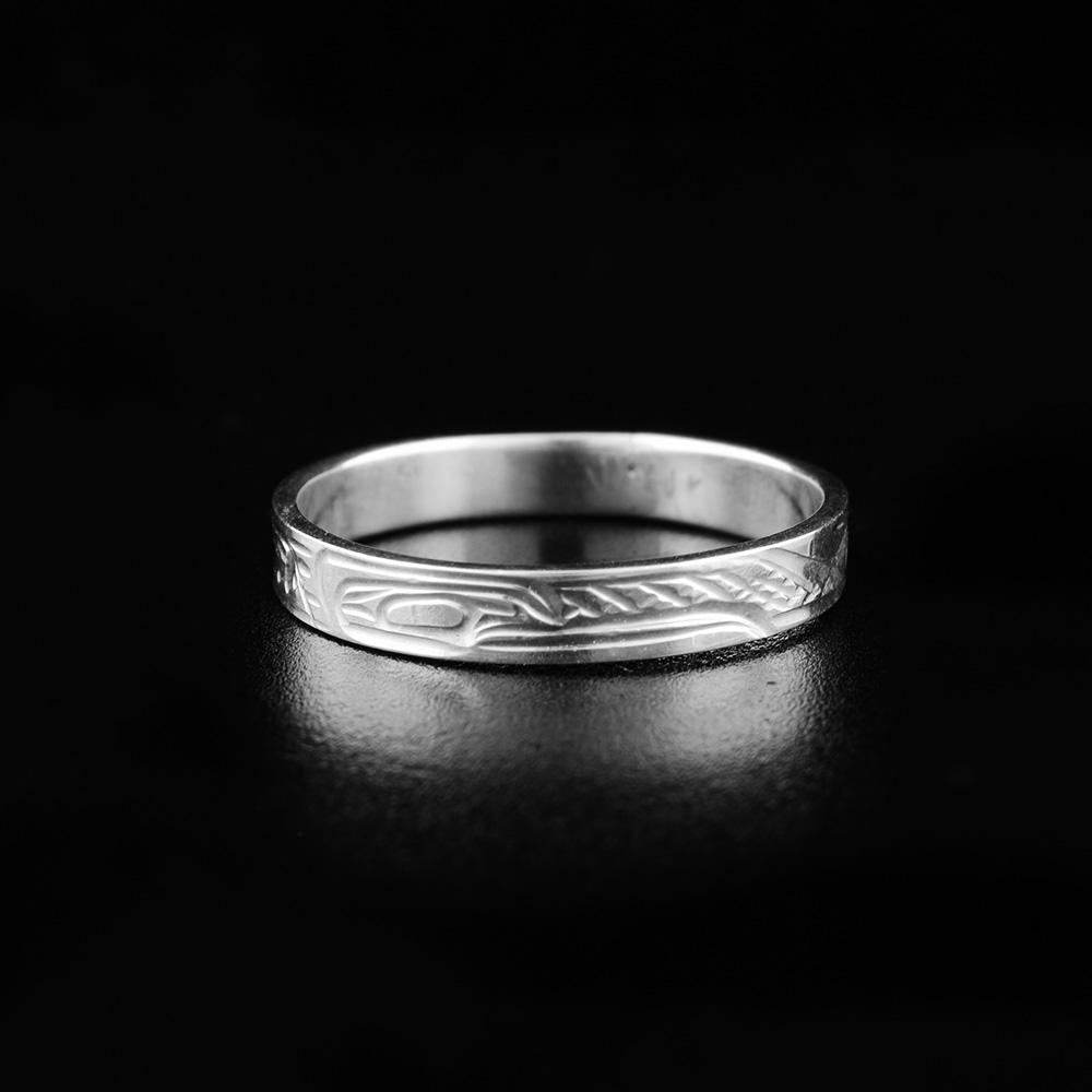This hummingbird ring depicts the head of a hummingbird facing a flower on the right. Background is cross-hatched.