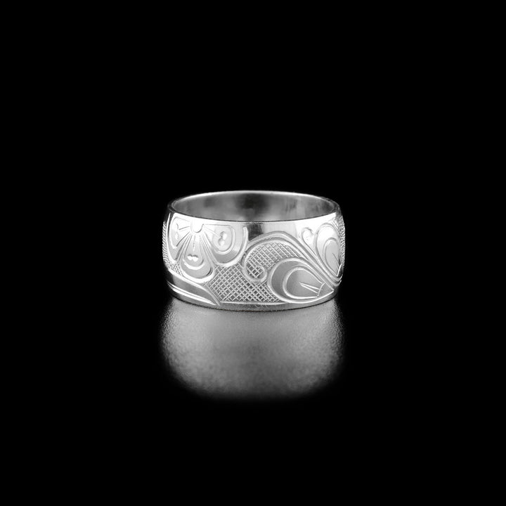 Right angle photo of the ring shows carved flowers.