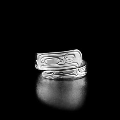 The front of this wrap ring has the profile of a raven's head facing the right. The rest of the ring has carvings representing feathers.