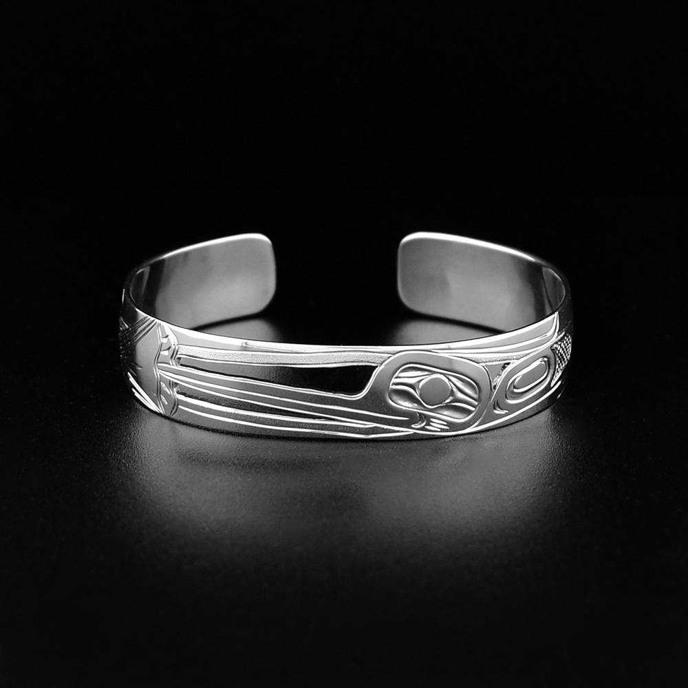 This cutout Hummingbird bracelet cuff is made from sterling silver and has a single band with a gap in the back. There is a depiction of the Hummingbird carved into the surface of the band and also cutouts around the Hummingbird. 