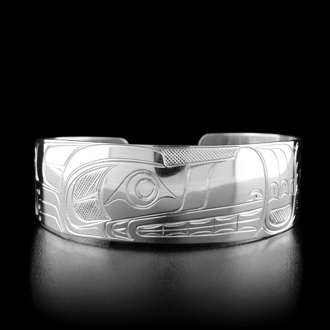 This wolf bracelet has the profile of a wolf's head facing the right in the center of the bracelet. The wolf has a long snout and is showing its teeth.
