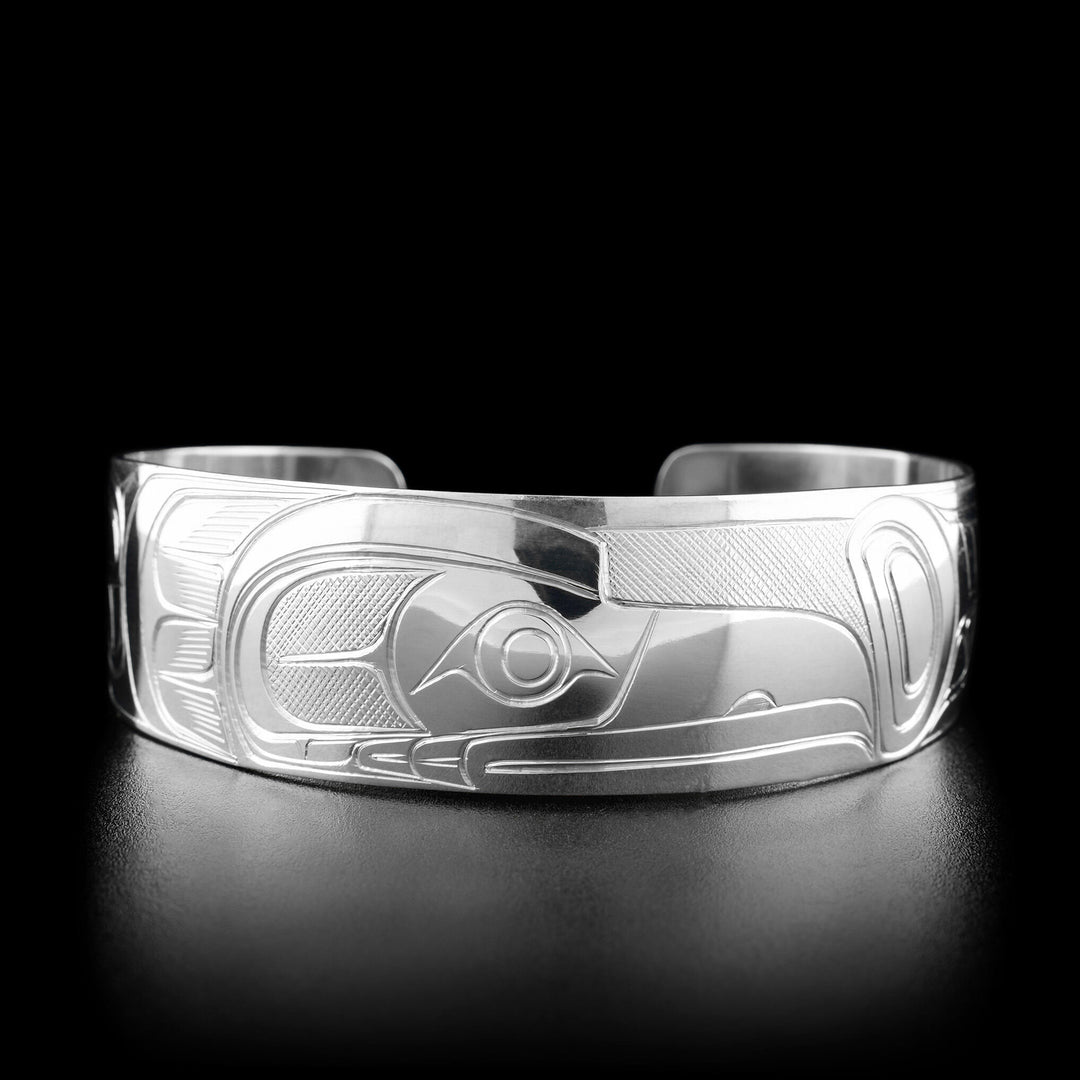 This raven bracelet has the profile of a raven's head facing the right in the center of the bracelet.