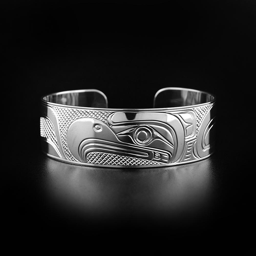 This Eagle cuff bracelet is made from sterling silver and has a single band with a gap in the back. There are chunky carvings on the surface of the band that depict the Eagle.