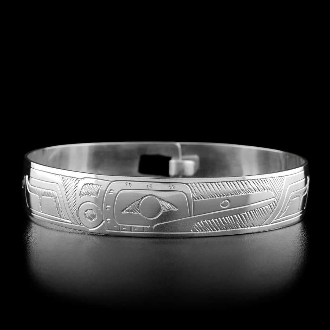 This hummingbird bracelet has the profile of a hummingbird's head facing the right in the center. It has a small feather on its head.