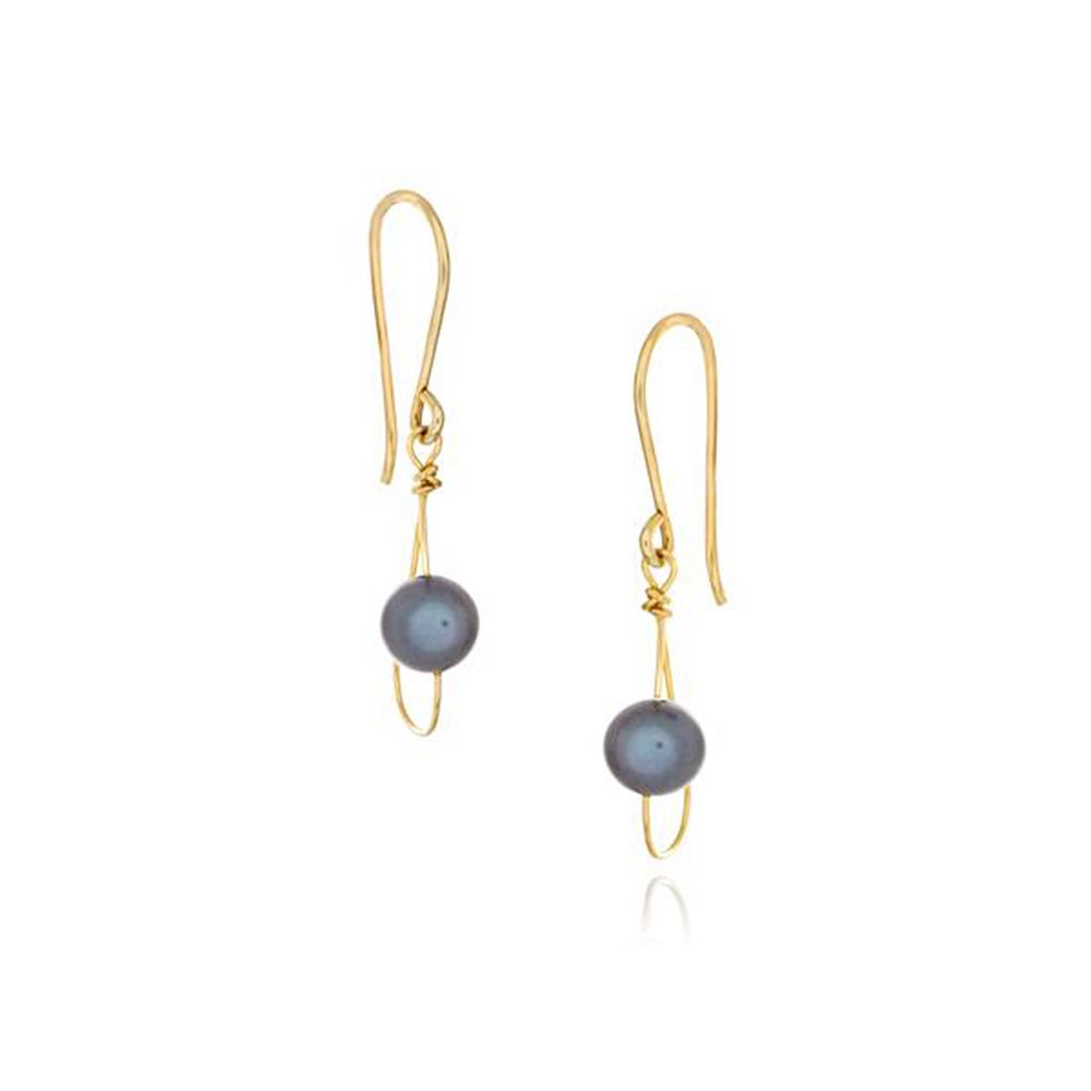 These black pearl earrings have hooks and teardrop shpaed hangs made from 14K gold. There are fresh water pearl beads on the hangs.
