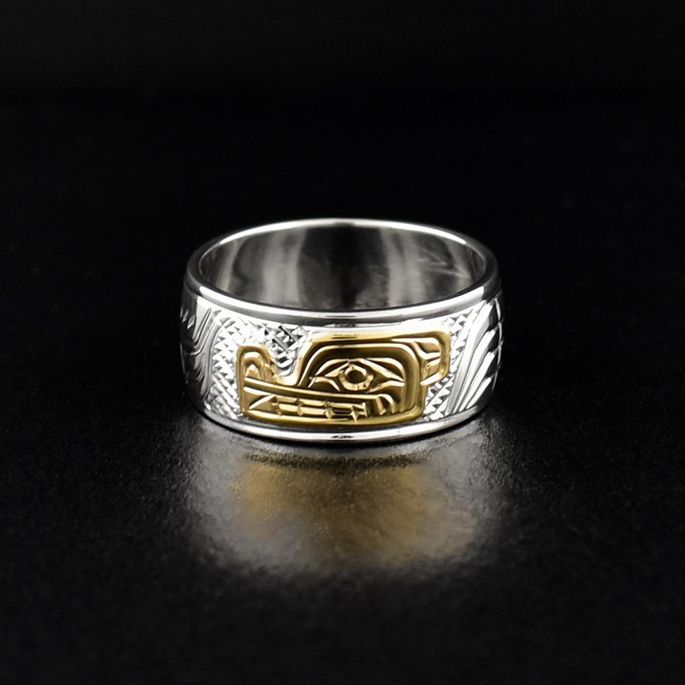 This silver Wolf ring is made from sterling silver and 14K gold and has a single band. There is a depiction of the Wolf carved into the surface of the band and the head of the Wolf is made from 14K gold.