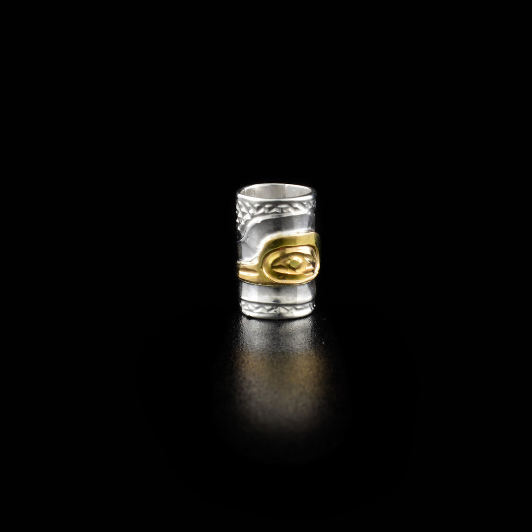 The center of this hummingbird charm is the profile of a hummingbird's head made from 14k yellow gold facing the left.