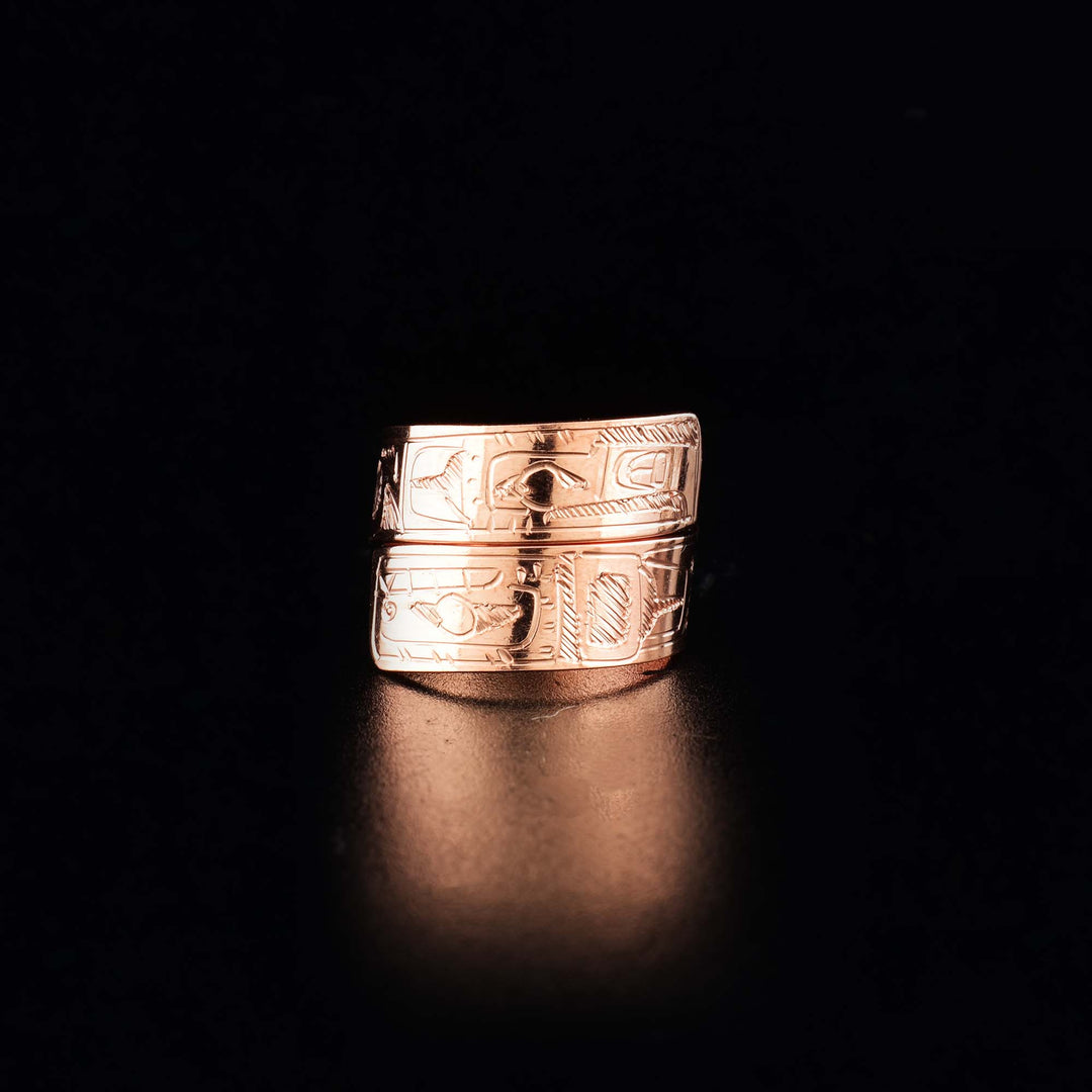 This wrapped Orca and Eagle ring is made from copper and has a single band that wraps around the finger twice. There are depictions of the Eagle and the Orca carved into the surface of the band.