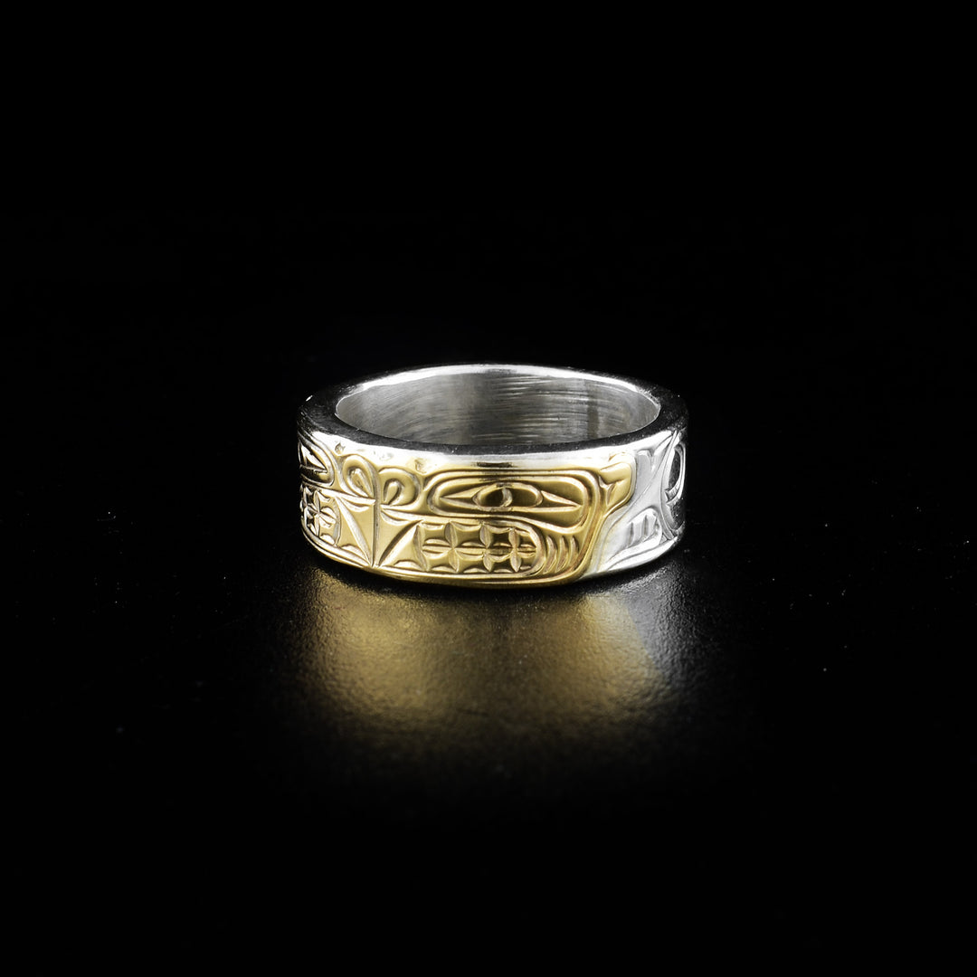 Detailed double bear ring hand-carved by Coast Salish and Cree artist Richard Lang. He has used 14K gold for the bear heads and sterling silver for the rest of the piece. Ring has width of 0.31".