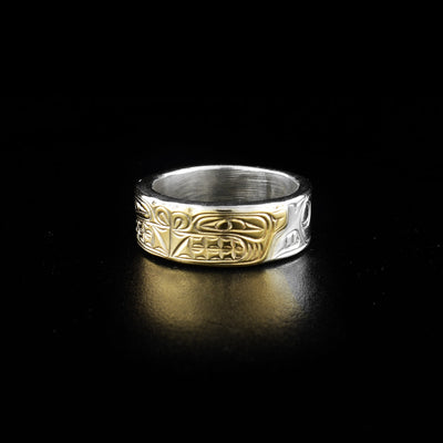 Detailed double bear ring hand-carved by Coast Salish and Cree artist Richard Lang. He has used 14K gold for the bear heads and sterling silver for the rest of the piece. Ring has width of 0.31".