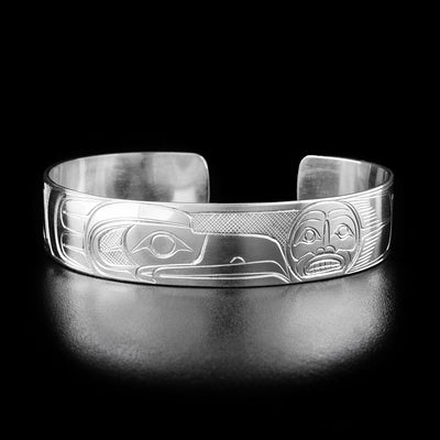 This raven and moon bracelet has the profile of a raven's head facing the right towards the moon in the center of the bracelet.