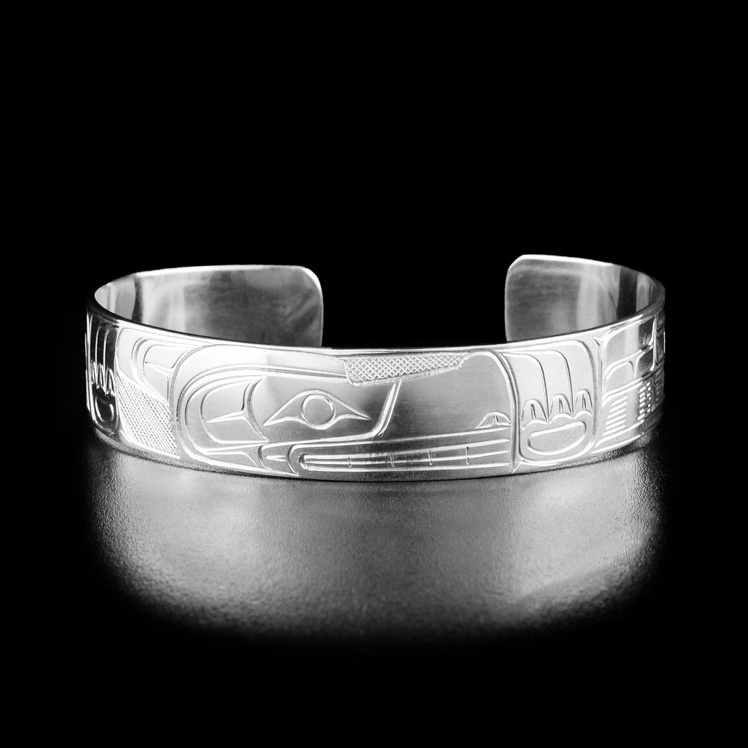 This wolf bracelet has the profile of a wolf's head with a long snout facing the right in the center of the bracelet with a paw.