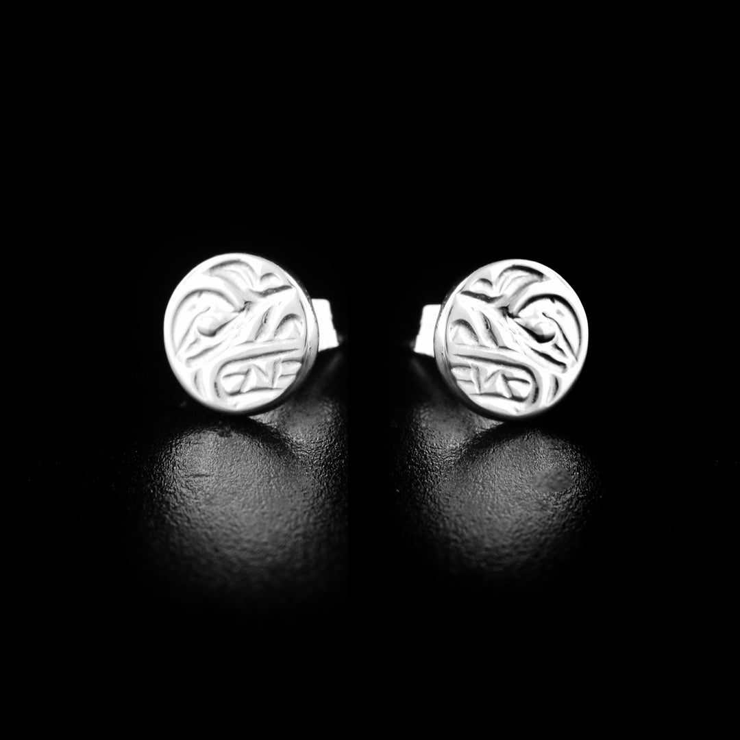 These mini Wolf earrings are made with sterling silver and have a small, circle shape. There are beautiful depictions of the Wolf that have been cast into the surface of them.