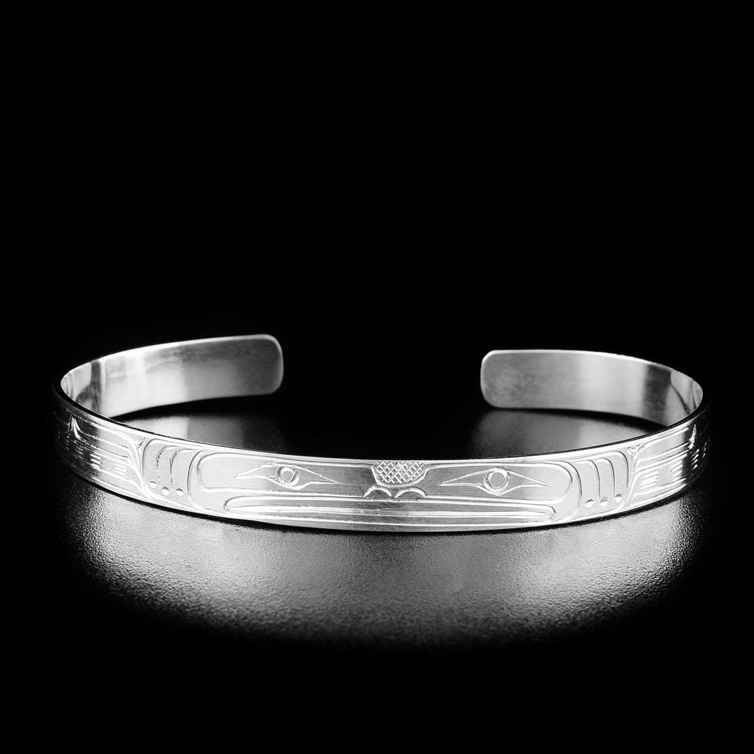 This frog bracelet has the face of a frog looking forward in the center of the bracelet with its legs on either side of its head.