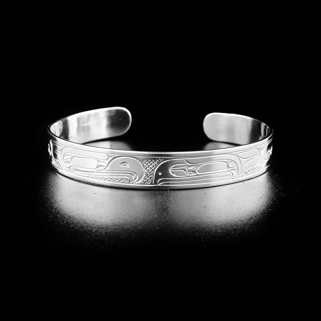 This Raven and Eagle bracelet is made from sterling silver and has a single, thin band with a gap in the back. There are gorgeous depictions of the Eagle and the Raven carved into the surface of the band.